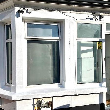 Southall Suites By Gh Stays Exterior photo